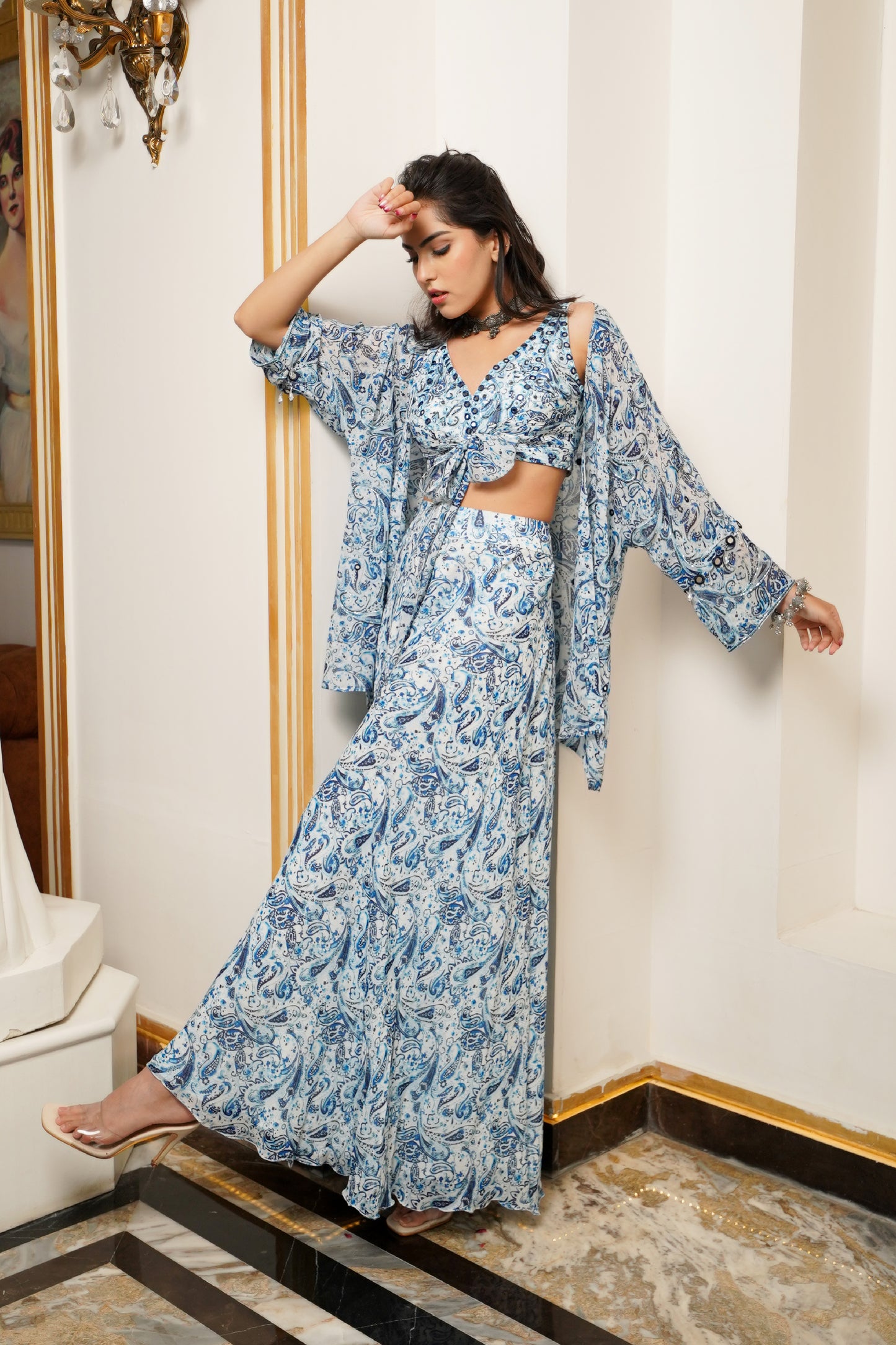 WHITE AND BLUE PAISLEY KIMONO SET (SET OF 3)